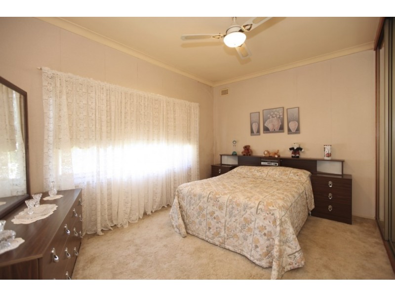 20 Ogilvie Street, East Hills NSW 2213