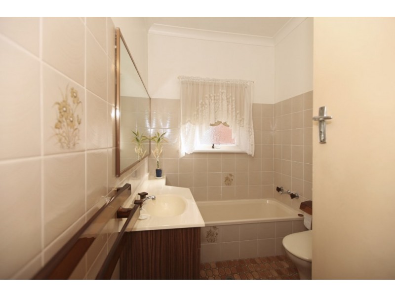 20 Ogilvie Street, East Hills NSW 2213