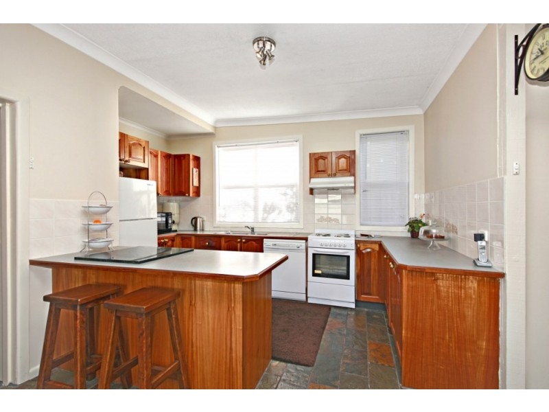 33 Harcourt Avenue, East Hills NSW 2213