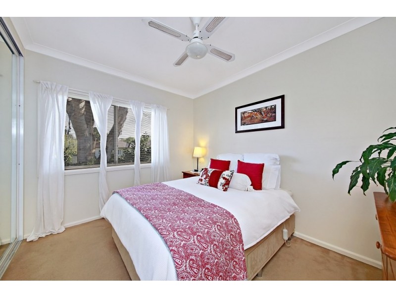 33 Harcourt Avenue, East Hills NSW 2213