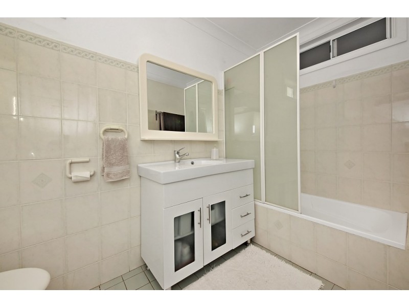 33 Harcourt Avenue, East Hills NSW 2213