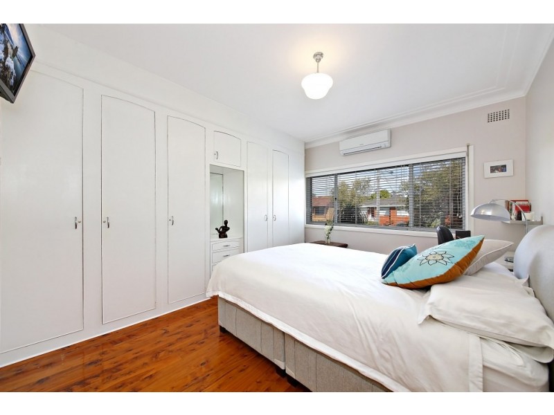 25 Thomas Street, Picnic Point NSW 2213