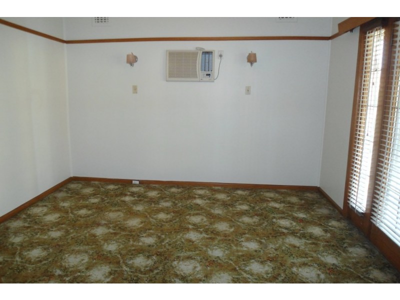 10 Laundess Avenue, Panania NSW 2213