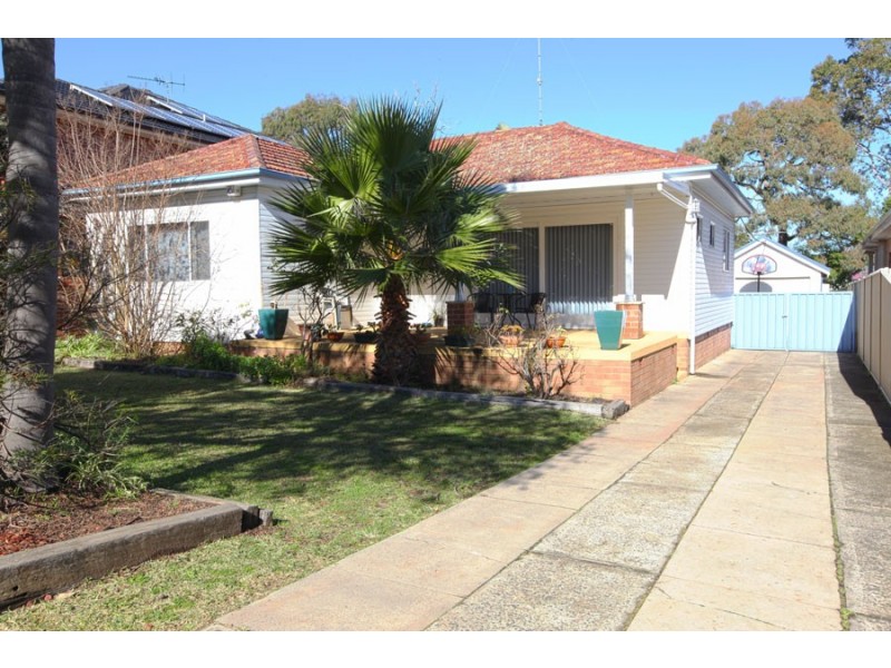 17 Donald Street, Picnic Point NSW 2213