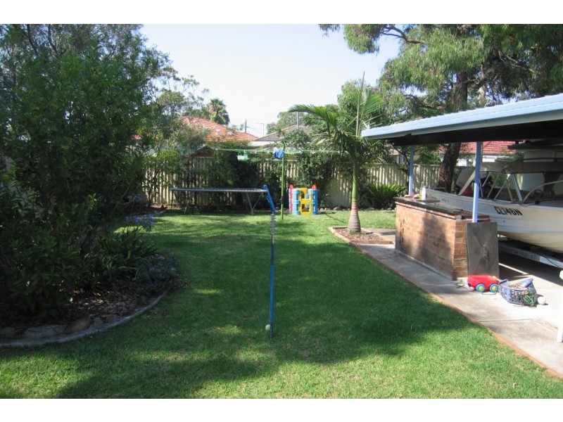 17 Donald Street, Picnic Point NSW 2213