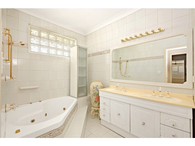 12 Sylvan Grove, Picnic Point NSW 2213