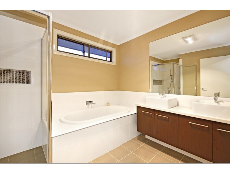 8 Lilli Pilli Drive, Pleasure Point NSW 2172