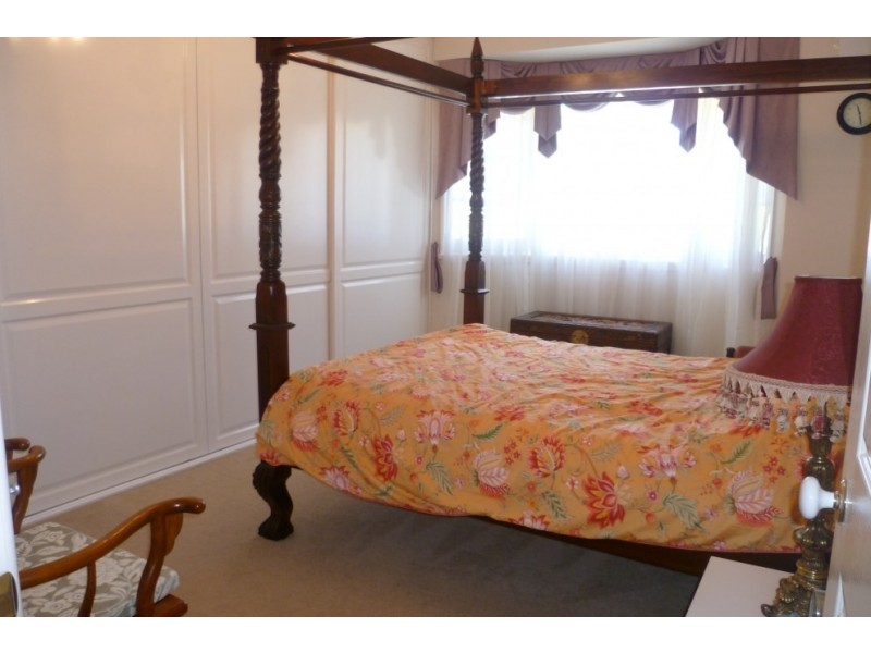 9 Karen Avenue, Picnic Point NSW 2213
