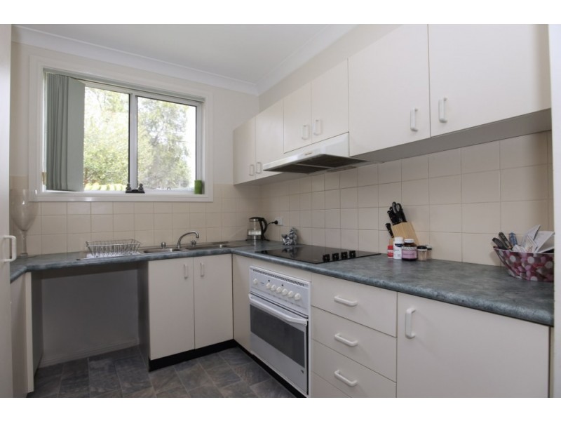 1/8 Cowland Avenue, East Hills NSW 2213