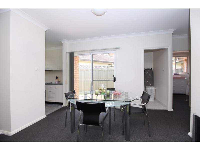 1/8 Cowland Avenue, East Hills NSW 2213
