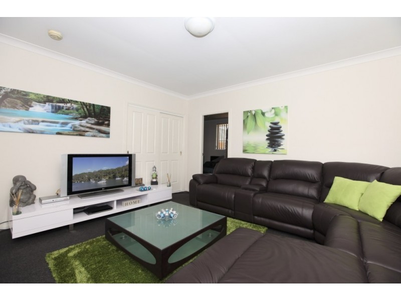 1/8 Cowland Avenue, East Hills NSW 2213