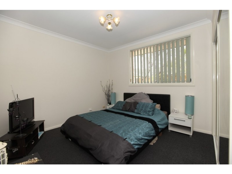 1/8 Cowland Avenue, East Hills NSW 2213
