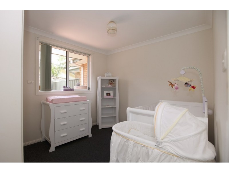 1/8 Cowland Avenue, East Hills NSW 2213