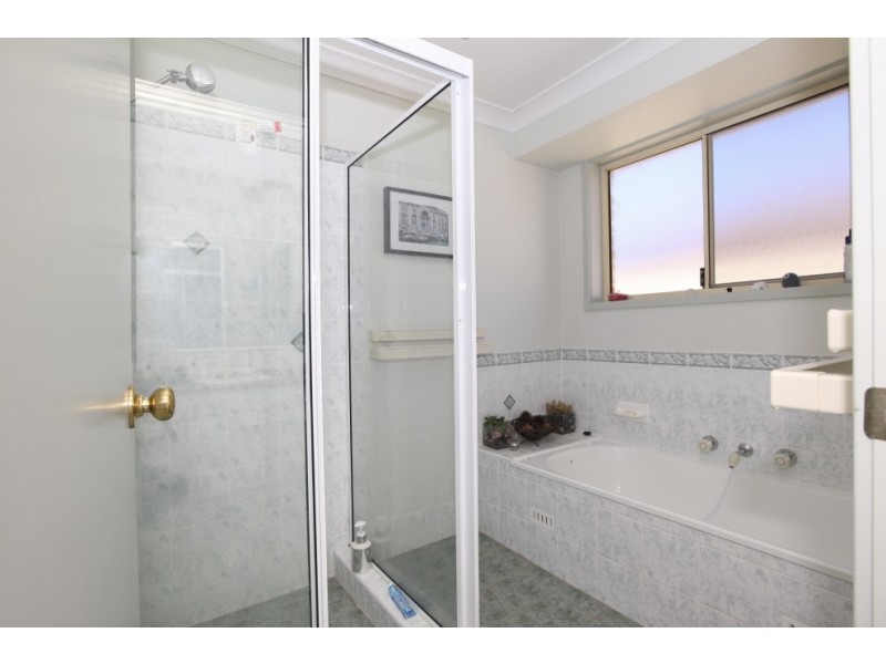 32 Wattle Grove Drive, Wattle Grove NSW 2173