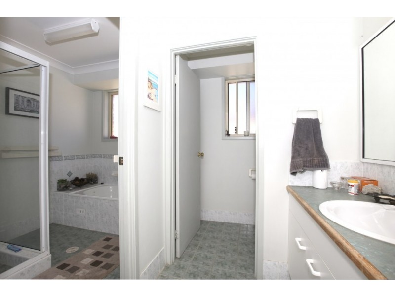 32 Wattle Grove Drive, Wattle Grove NSW 2173