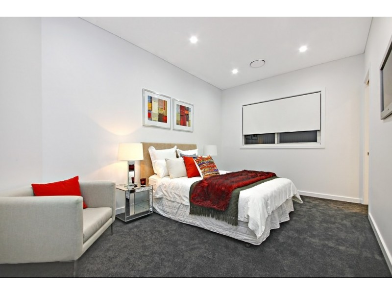 6A Stretham Avenue, Picnic Point NSW 2213