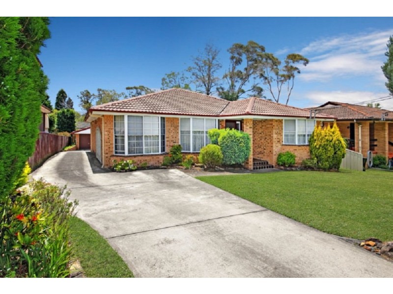 8 Amberdale Avenue, Picnic Point NSW 2213