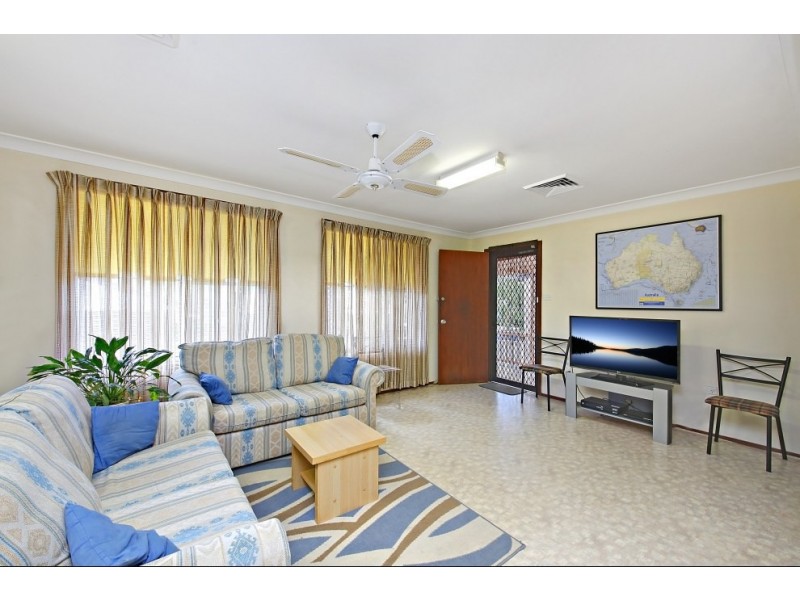 8 Amberdale Avenue, Picnic Point NSW 2213