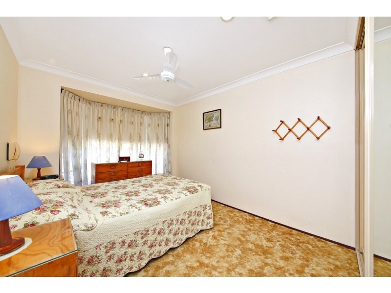 8 Amberdale Avenue, Picnic Point NSW 2213