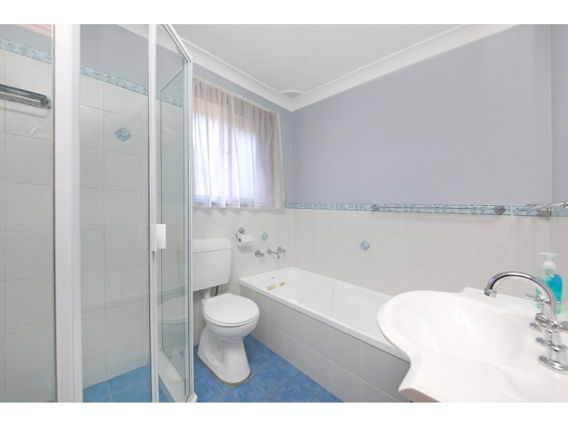 8 Amberdale Avenue, Picnic Point NSW 2213