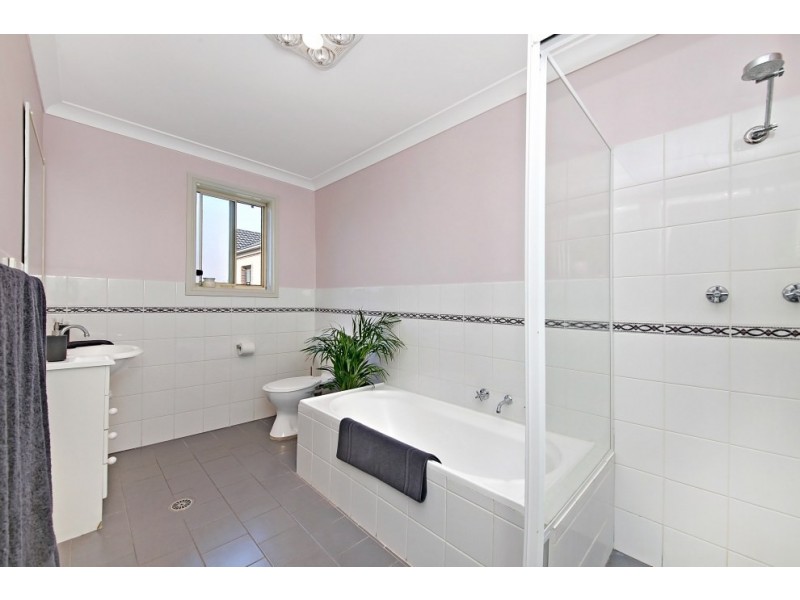 2/879-881 Henry Lawson Drive, Picnic Point NSW 2213