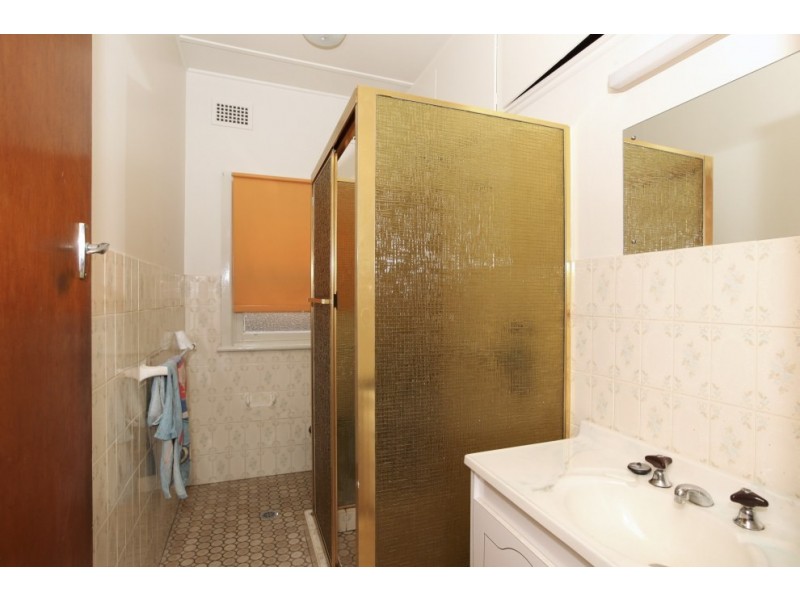 10 Laundess Avenue, Panania NSW 2213