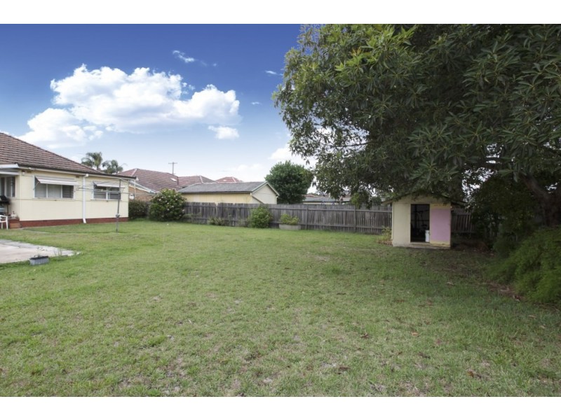 10 Laundess Avenue, Panania NSW 2213