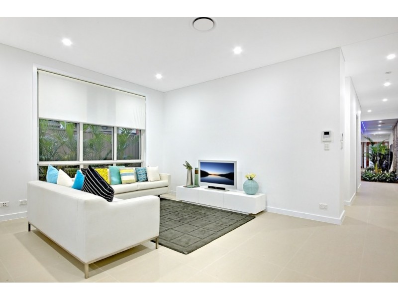 6 Stretham Avenue, Picnic Point NSW 2213