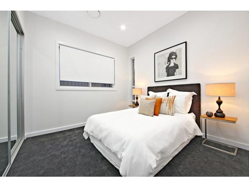 6 Stretham Avenue, Picnic Point NSW 2213