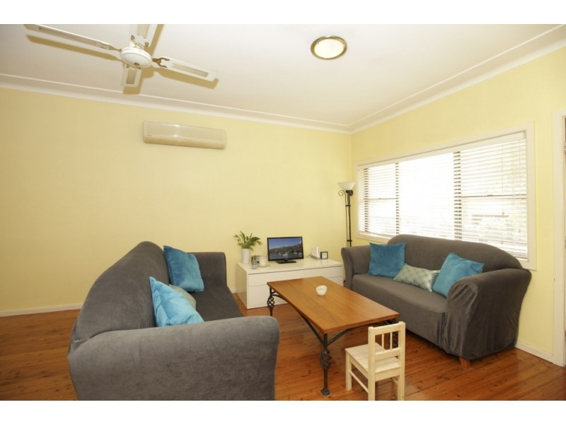 2 Roslyn Avenue, Panania NSW 2213