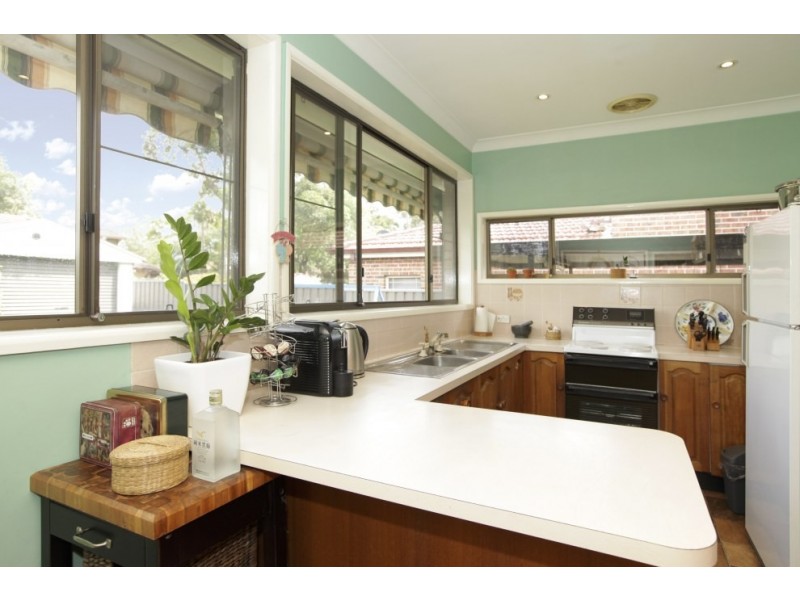 2 Roslyn Avenue, Panania NSW 2213