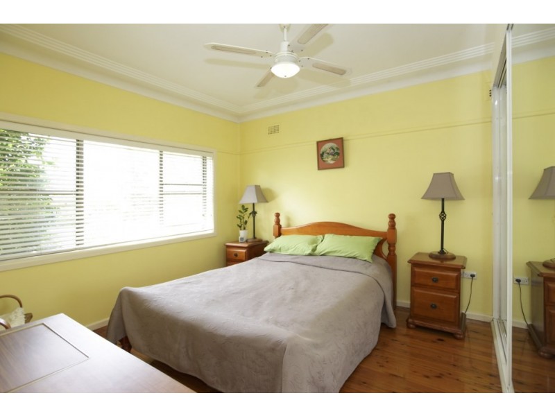 2 Roslyn Avenue, Panania NSW 2213