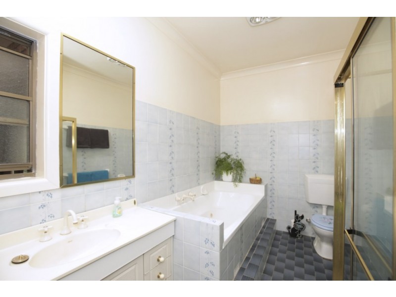 2 Roslyn Avenue, Panania NSW 2213