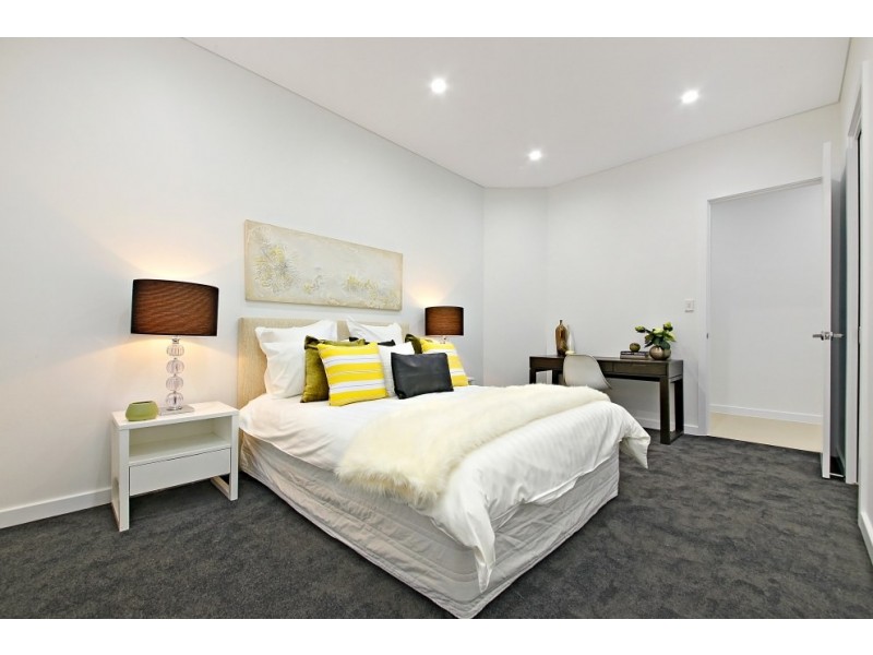 6 Stretham Avenue, Picnic Point NSW 2213