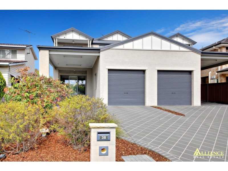 38 Thomas Street, Picnic Point NSW 2213