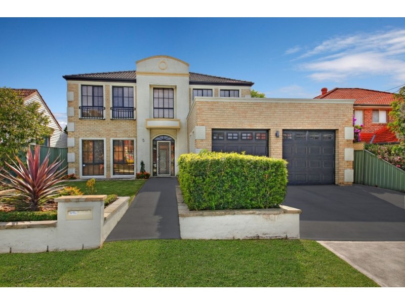 5 Stretham Avenue, Picnic Point NSW 2213