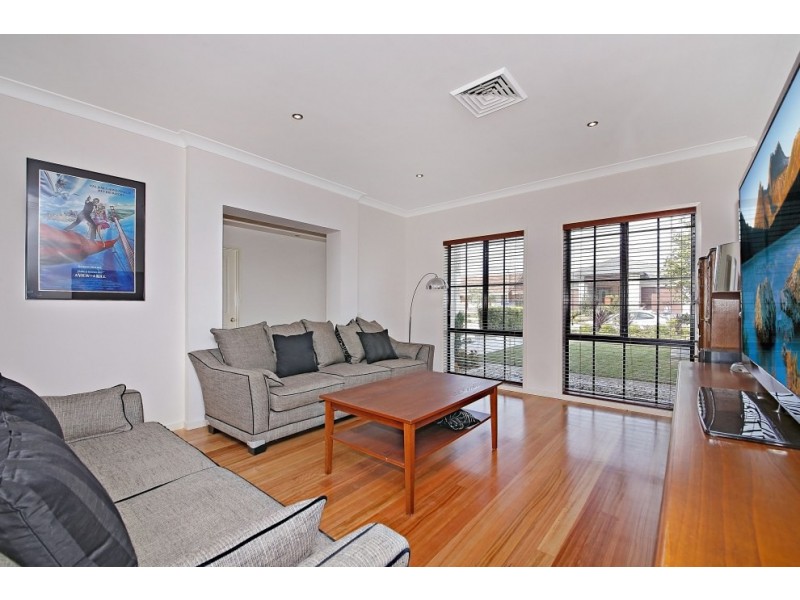 5 Stretham Avenue, Picnic Point NSW 2213