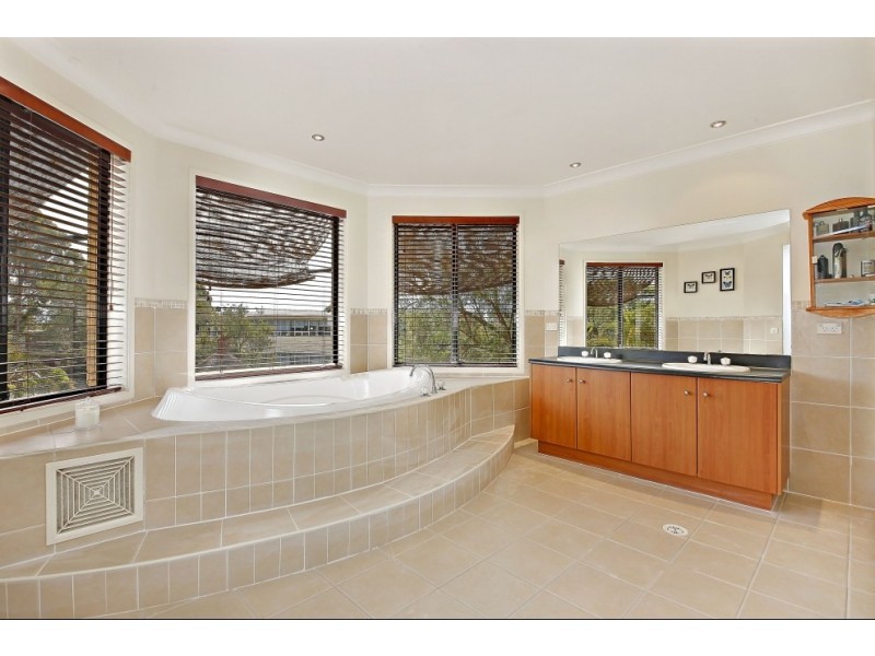 5 Stretham Avenue, Picnic Point NSW 2213