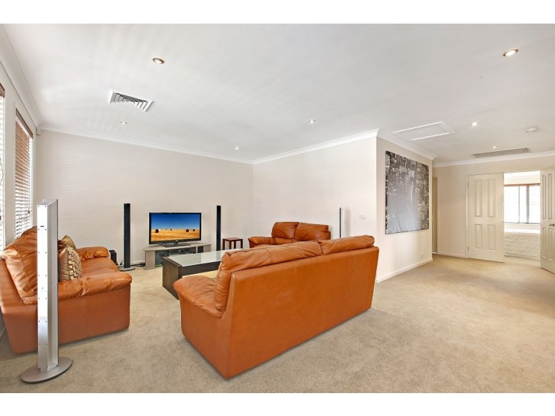 5 Stretham Avenue, Picnic Point NSW 2213