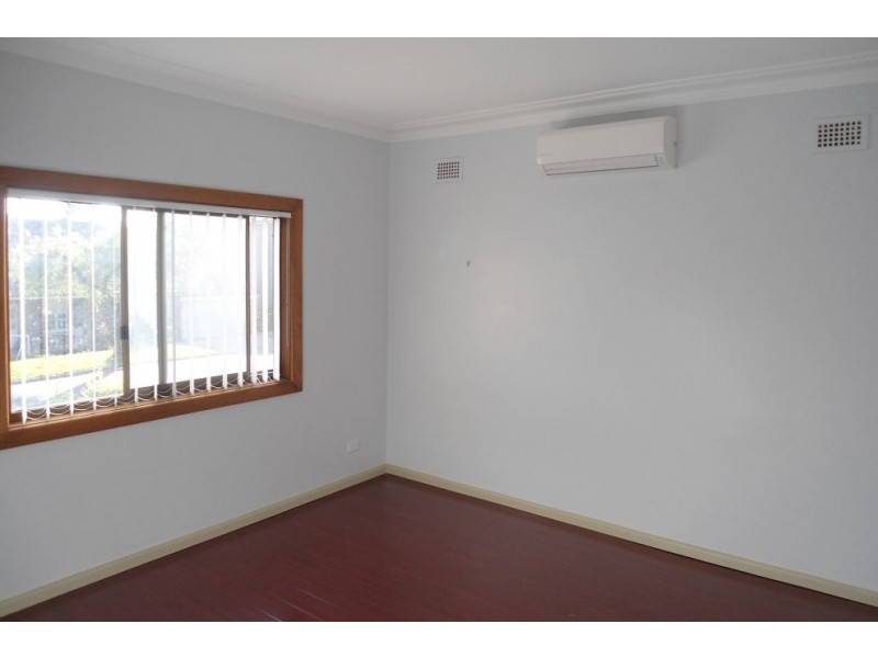 19 Drysdale Avenue, Picnic Point NSW 2213