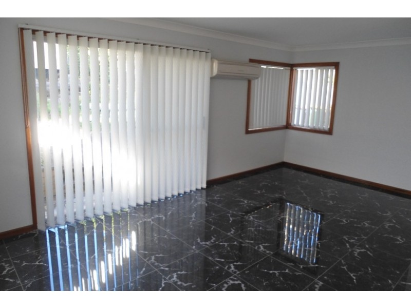 19 Drysdale Avenue, Picnic Point NSW 2213