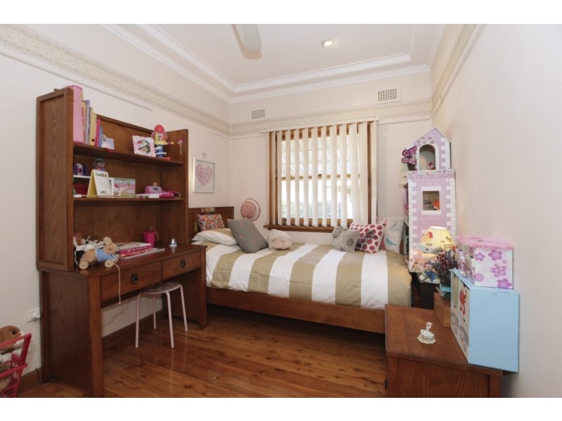 6 Woodburn Avenue, Panania NSW 2213