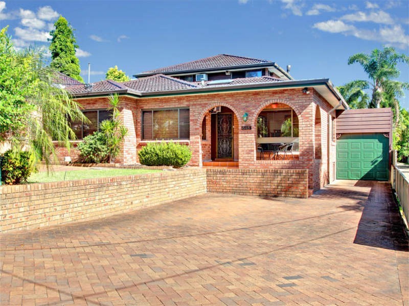 646 Henry Lawson Drive, East Hills NSW 2213