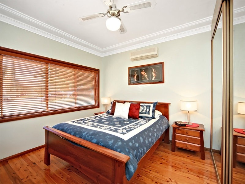 646 Henry Lawson Drive, East Hills NSW 2213