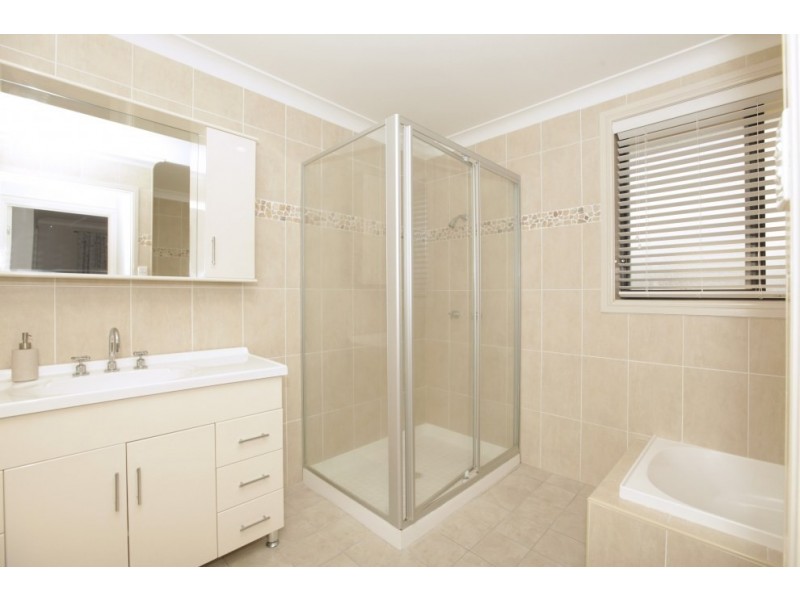 23 Eileen Street, Picnic Point NSW 2213