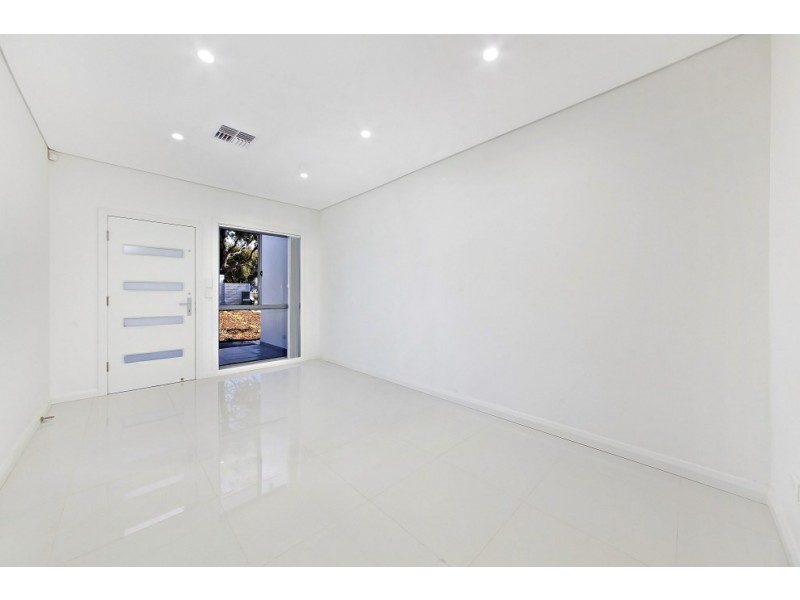 9 Cheatle Street, East Hills NSW 2213