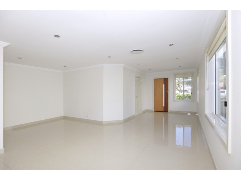 10 Blanc Avenue, East Hills NSW 2213