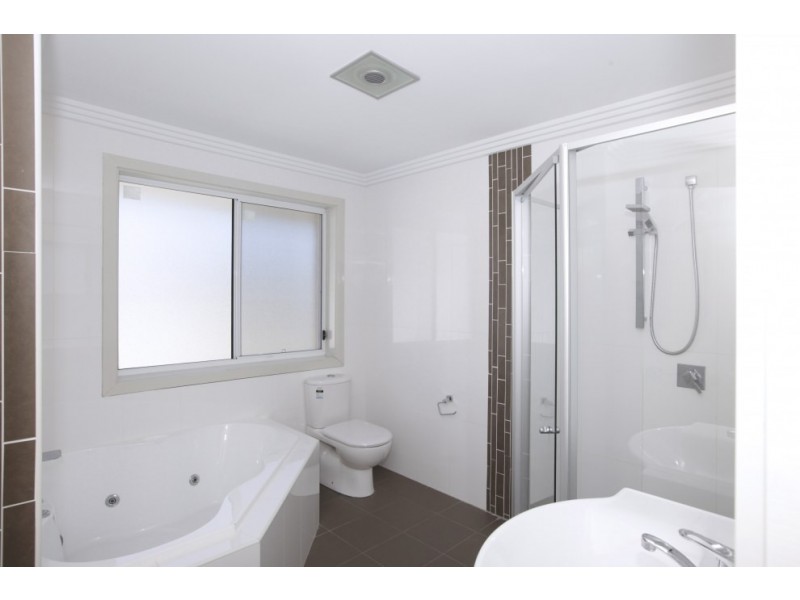 10 Blanc Avenue, East Hills NSW 2213