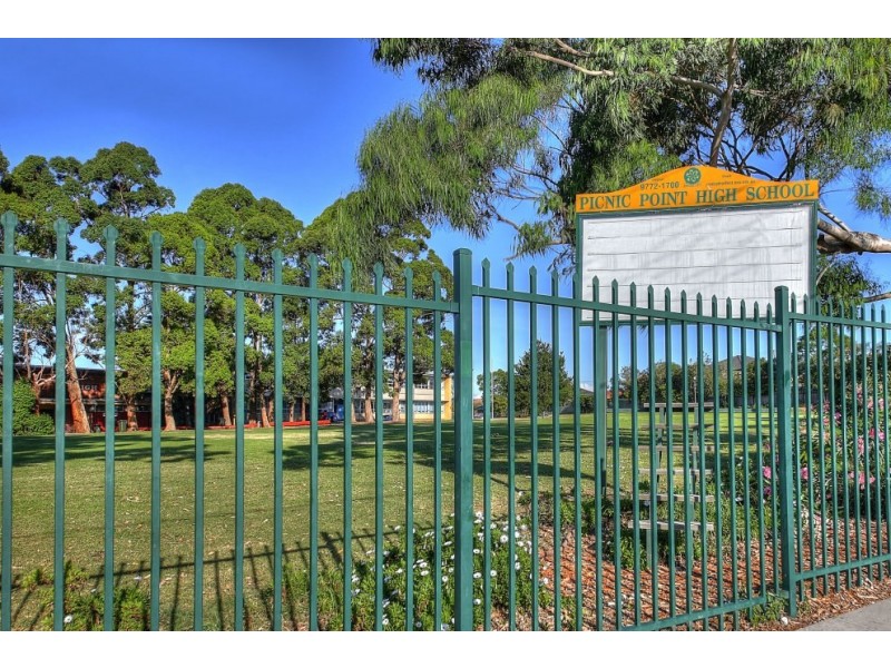 6 Stretham Avenue, Picnic Point NSW 2213