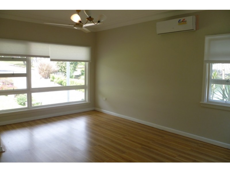 206 Lambeth Street, Picnic Point NSW 2213